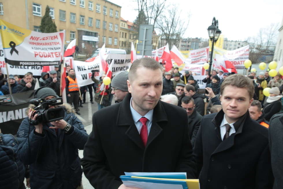  Manifestacja kupców pod Urzędem Wojewódzkim (zdjęcie 16) - Autor: Maciej Kaczanowski