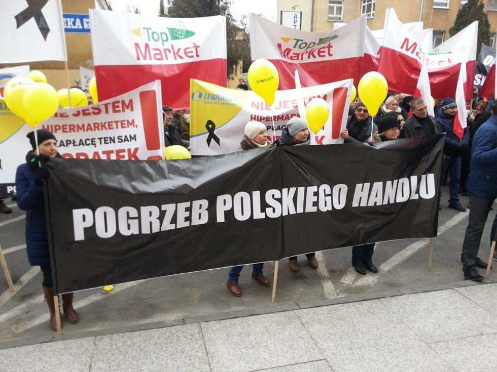  Manifestacja kupców pod Urzędem Wojewódzkim (zdjęcie 19) - Autor: Łukasz Minkiewicz