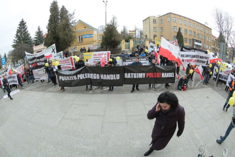  Manifestacja kupców pod Urzędem Wojewódzkim (zdjęcie 8) - Autor: Maciej Kaczanowski