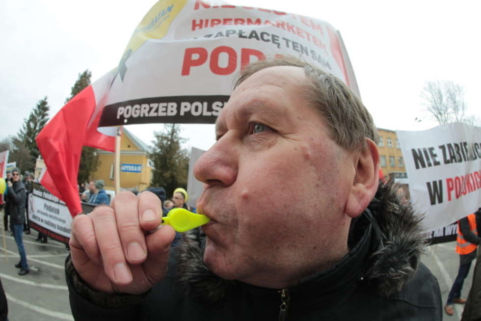  Manifestacja kupców pod Urzędem Wojewódzkim (zdjęcie 7) - Autor: Maciej Kaczanowski
