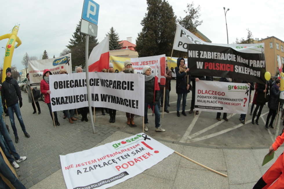  Manifestacja kupców pod Urzędem Wojewódzkim (zdjęcie 4) - Autor: Maciej Kaczanowski
