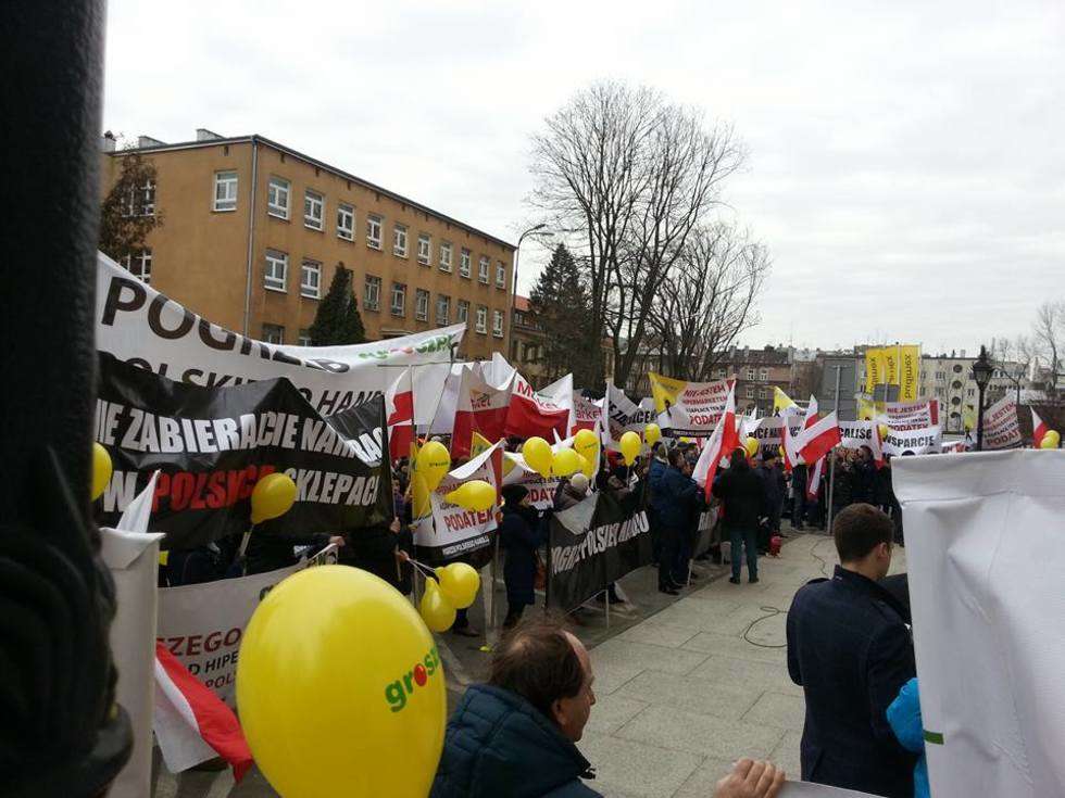  Manifestacja kupców pod Urzędem Wojewódzkim  - Autor: Łukasz Minkiewicz