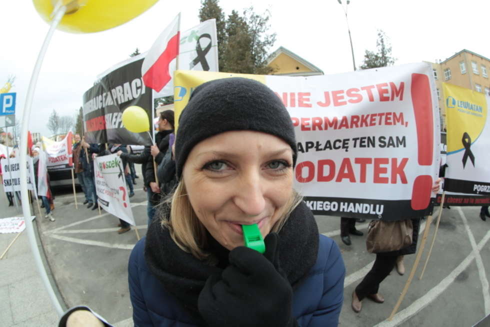 Manifestacja kupców pod Urzędem Wojewódzkim (zdjęcie 6) - Autor: Maciej Kaczanowski
