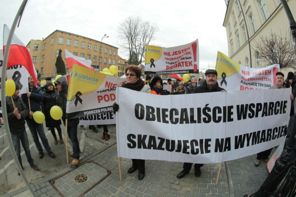  Manifestacja kupców pod Urzędem Wojewódzkim (zdjęcie 15) - Autor: Maciej Kaczanowski
