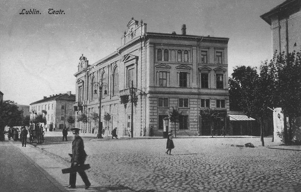  <p class="Normal">Opowieść o&nbsp;kinach w&nbsp;Lublinie zaczyna Teatr Miejski zwany Zimowym. W&nbsp;gmachu przy dzisiejszej ul. Narutowicza w&nbsp;styczniu 1899 miała miejsce pierwsza projekcja filmu</p>
