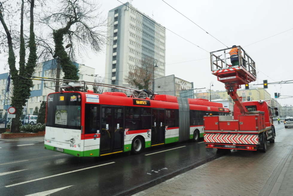  Zerwanie trakcji trolejbusowej na al. Piłsudskiego (zdjęcie 6) - Autor: Maciej Kaczanowski