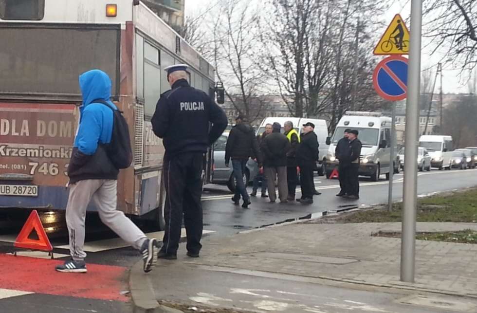  Lublin: Wypadek na skrzyżowaniu Drogi Męczenników Majdanka i Grabskiego (zdjęcie 4) - Autor: Paweł Puzio