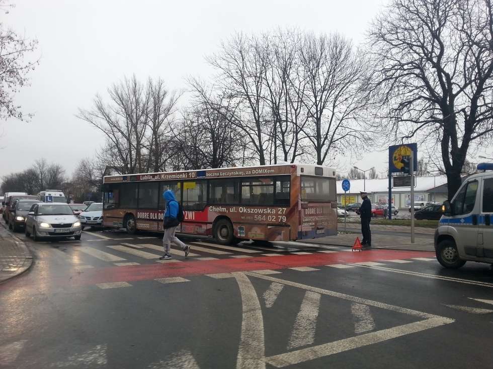 Lublin: Wypadek na skrzyżowaniu Drogi Męczenników Majdanka i Grabskiego (zdjęcie 3) - Autor: Paweł Puzio