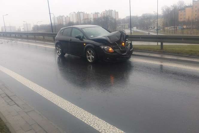 Stłuczka na zjeździe z mostu Poniatowskiego - Autor: alarm24@dziennikwschodni.pl