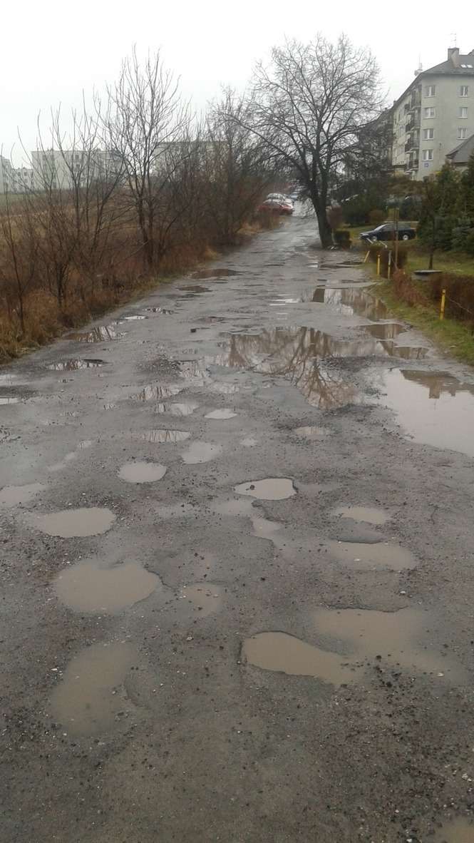 Lublin: Dziury na ul. Mackiewicza w Lublinie