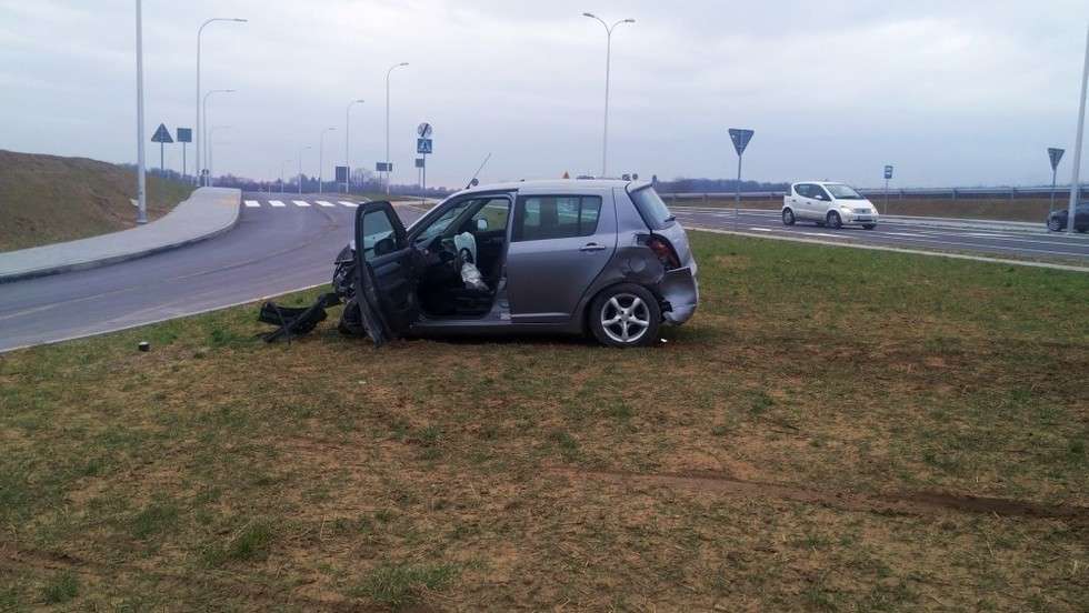  Wypadek na skrzyżowaniu ul. Poligonowej i Zelwerowicza (zdjęcie 8) - Autor: KW