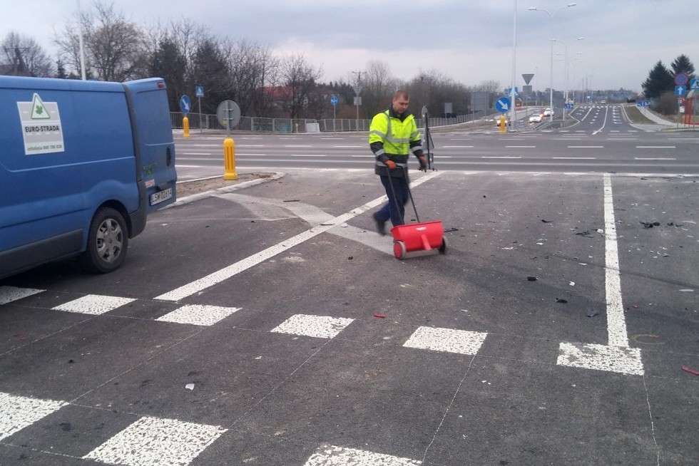  Wypadek na skrzyżowaniu ul. Poligonowej i Zelwerowicza (zdjęcie 3) - Autor: KW