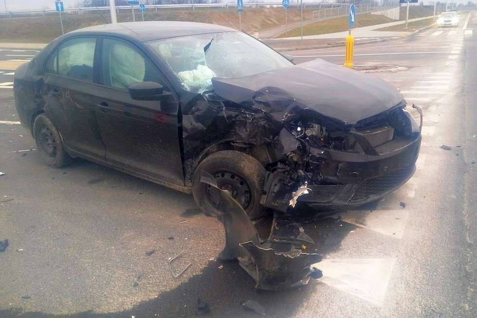  Wypadek na skrzyżowaniu ul. Poligonowej i Zelwerowicza (zdjęcie 11) - Autor: Alarm 24
