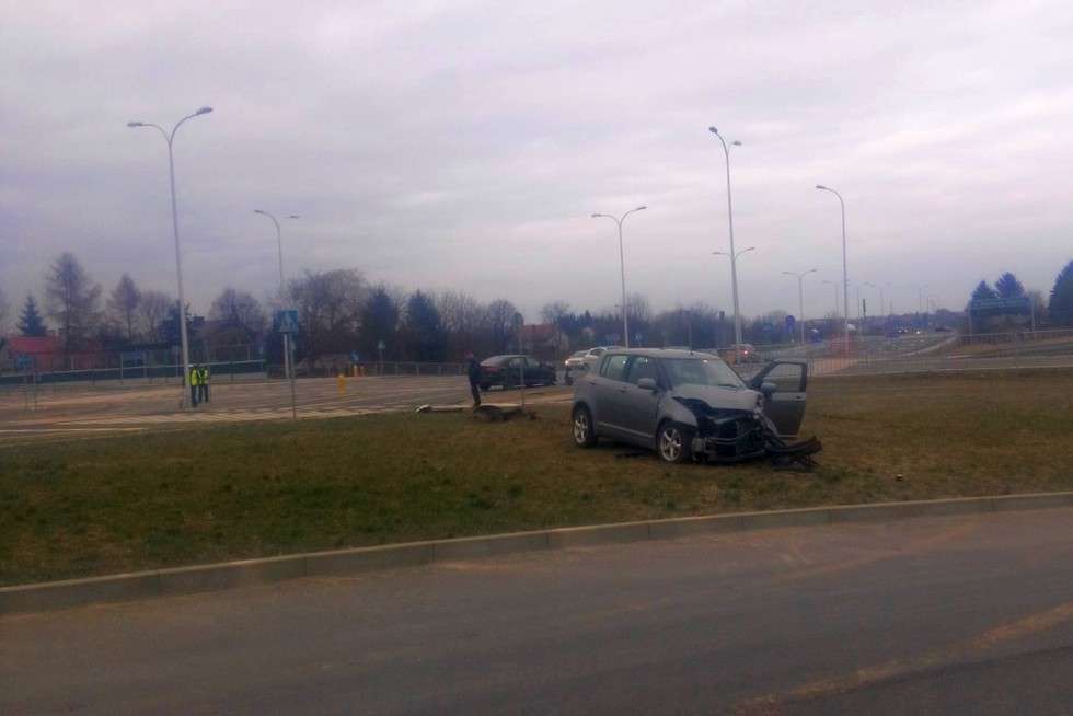  Wypadek na skrzyżowaniu ul. Poligonowej i Zelwerowicza (zdjęcie 12) - Autor: Alarm 24