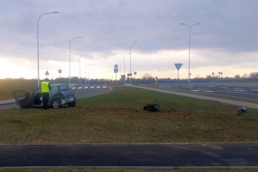  Wypadek na skrzyżowaniu ul. Poligonowej i Zelwerowicza  - Autor: Alarm 24