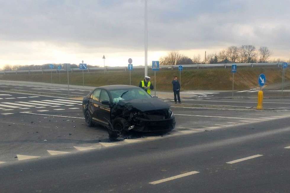  Wypadek na skrzyżowaniu ul. Poligonowej i Zelwerowicza (zdjęcie 14) - Autor: Alarm 24