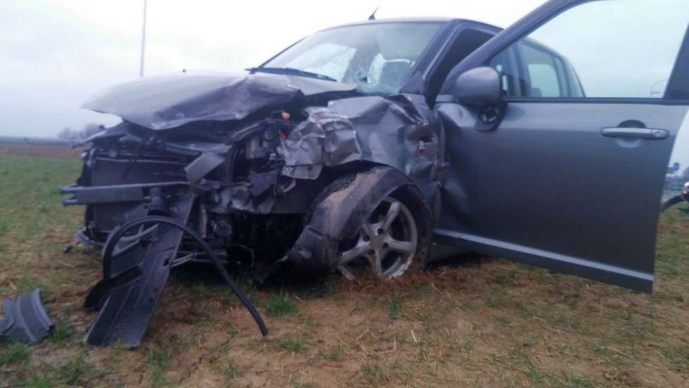  Wypadek na skrzyżowaniu ul. Poligonowej i Zelwerowicza (zdjęcie 7) - Autor: KW