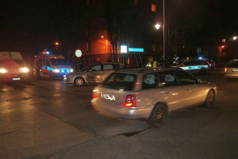  Wypadek na skrzyżowaniu ul. Spadochroniarzy i Weteranów  - Autor: alarm24@dziennikwschodni.pl