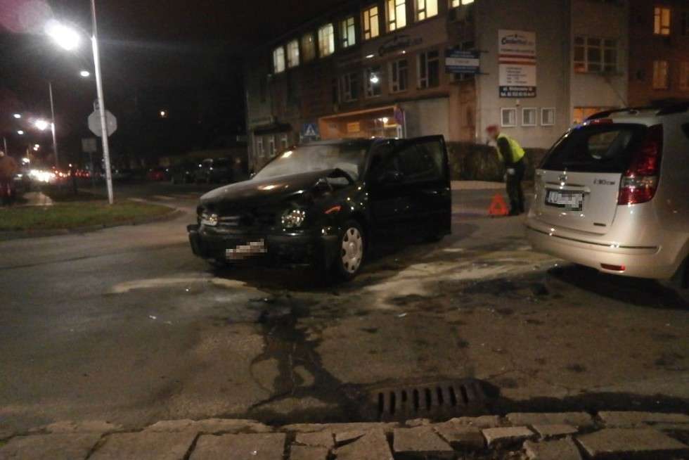  Wypadek na skrzyżowaniu ul. Spadochroniarzy i Weteranów (zdjęcie 1) - Autor: alarm24@dziennikwschodni.pl