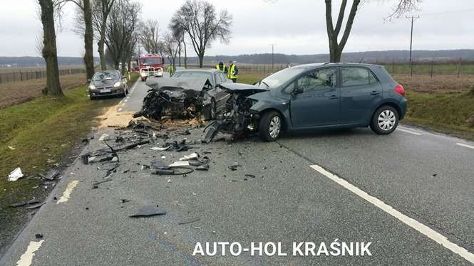Polichna: zderzenie dwóch aut - Autor: AUTO-HOL KRAŚNIK