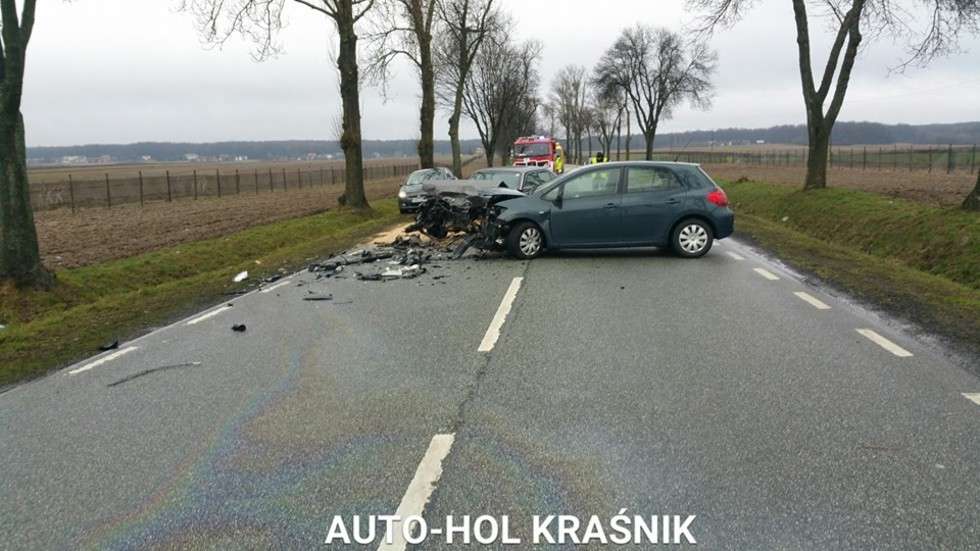  Polichna: zderzenie dwóch aut (zdjęcie 4) - Autor: AUTO-HOL KRAŚNIK