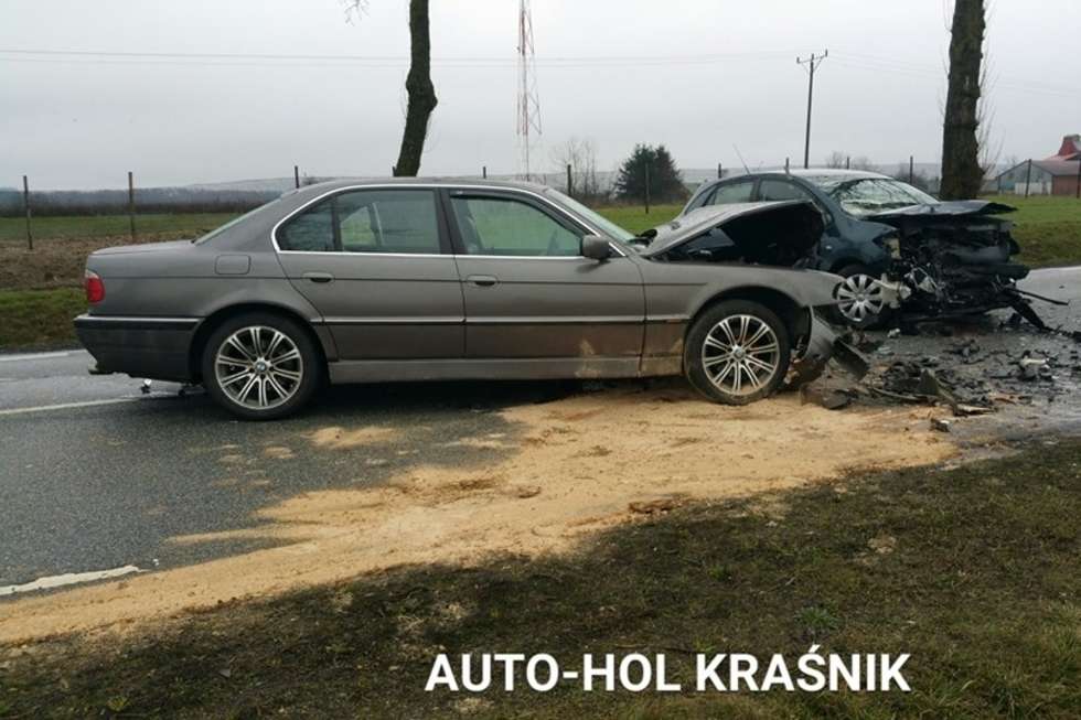  Polichna: zderzenie dwóch aut (zdjęcie 3) - Autor: AUTO-HOL KRAŚNIK