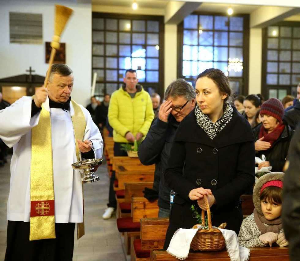  Święcenie pokarmów w parafii pw. Świętej Rodziny w Lublinie (zdjęcie 14) - Autor: Maciej Kaczanowski
