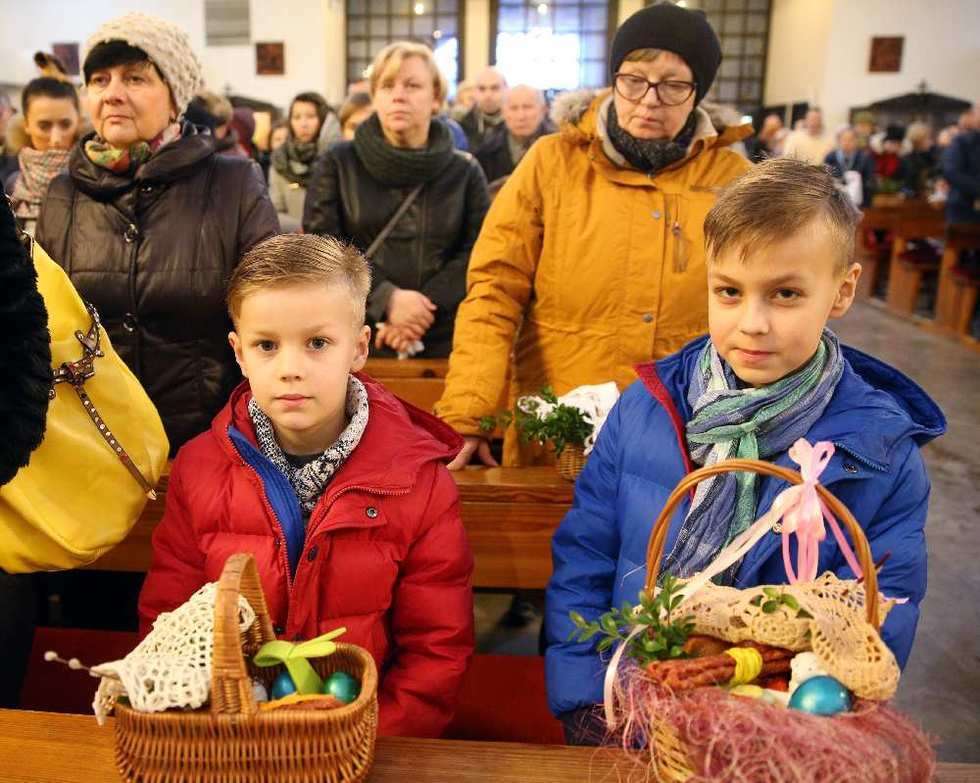  Święcenie pokarmów w parafii pw. Świętej Rodziny w Lublinie (zdjęcie 13) - Autor: Maciej Kaczanowski