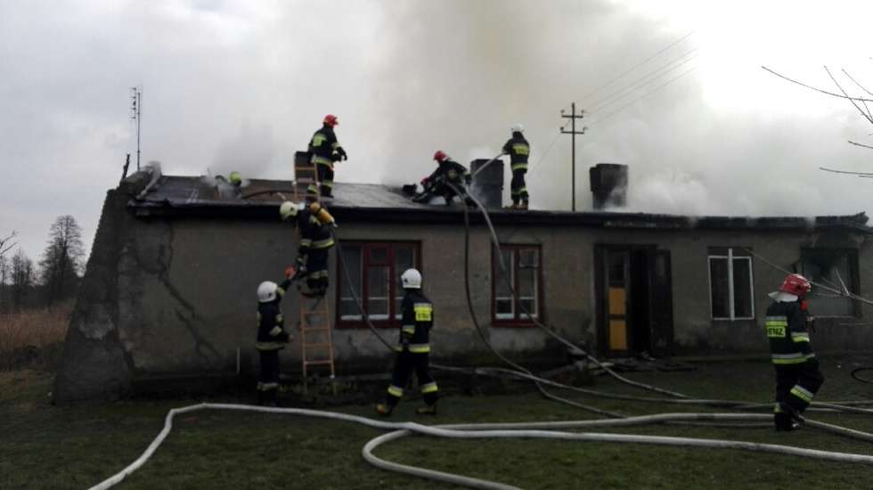  Dwie osoby nie żyją, tragiczny pożar w Chotyłowie (zdjęcie 6) - Autor: Straż Pożarna Chotyłów