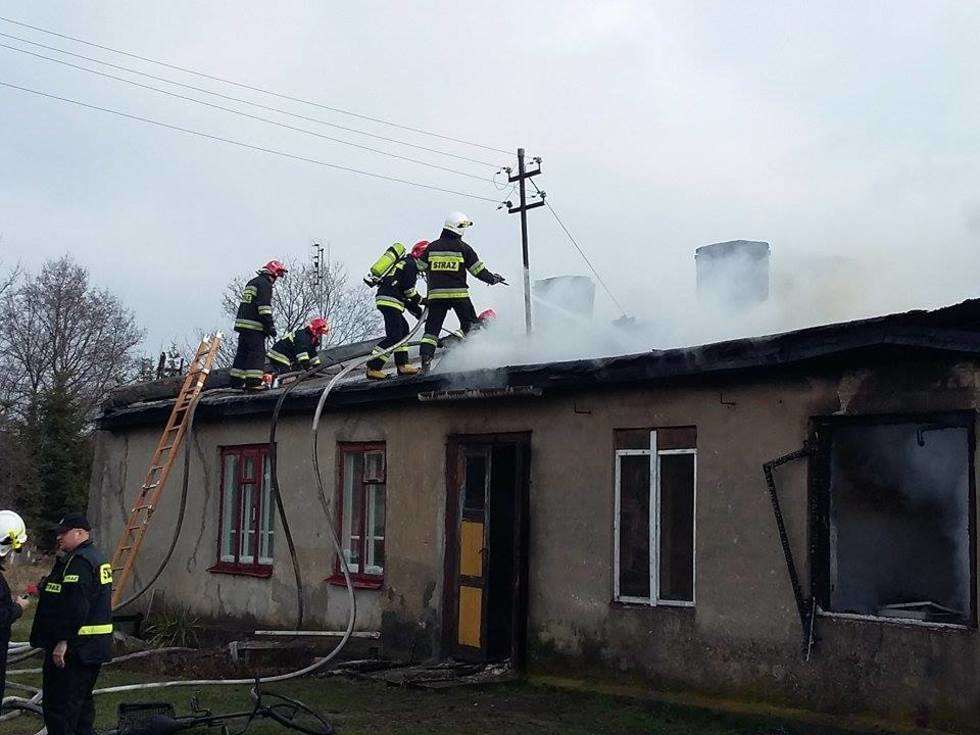  Dwie osoby nie żyją, tragiczny pożar w Chotyłowie (zdjęcie 1) - Autor: Straż Pożarna Chotyłów