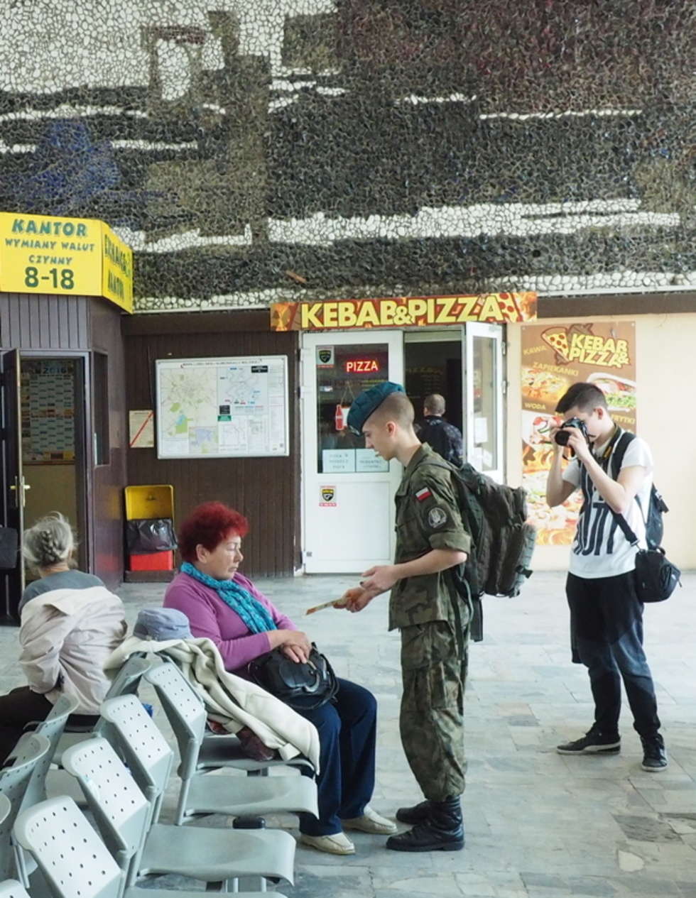  Dworzec Autobusowy w Lublinie: społeczna akcja „Czytam w podróży” (zdjęcie 4) - Autor: Magdalena Kaczanowska