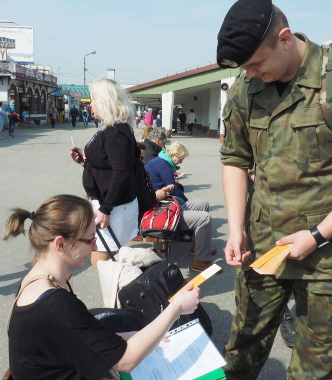Dworzec Autobusowy w Lublinie: społeczna akcja „Czytam w podróży”