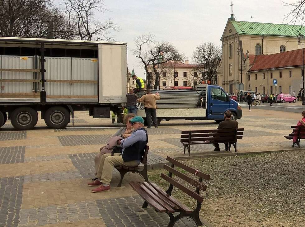  Lublin: Zamykają plac Litewski. Zaczęła się budowa ogrodzenia (zdjęcie 5) - Autor: Dominik Smaga