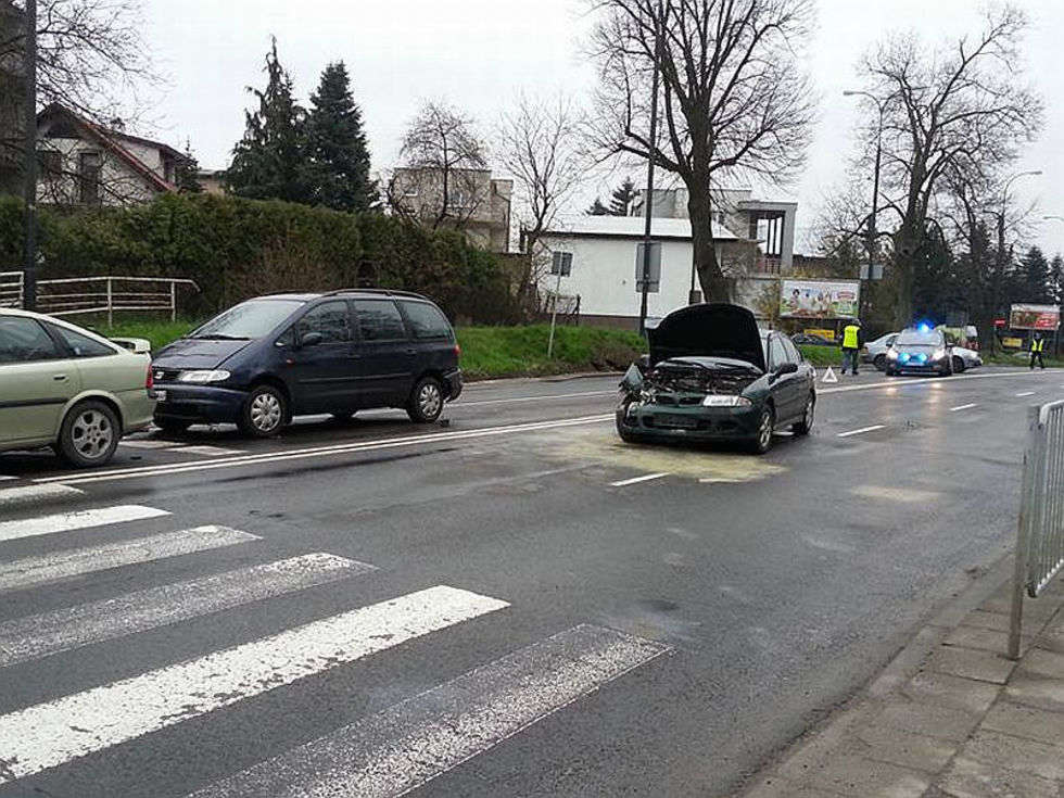 Zderzenie trzech aut na al. Warszawskiej  - Autor: Łukasz Minkiewicz