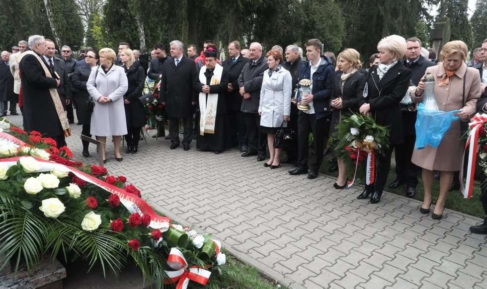  Uroczystość przy grobie Edwarda Wojtasa (zdjęcie 2) - Autor: Wojciech Nieśpiałowski