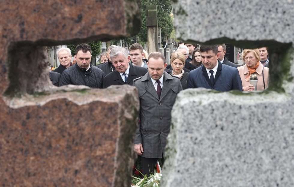  Uroczystość przy grobie Edwarda Wojtasa (zdjęcie 5) - Autor: Wojciech Nieśpiałowski