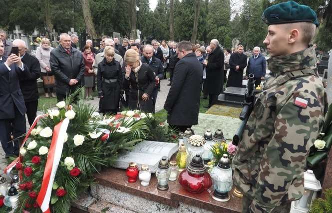Uroczystość przy grobie Edwarda Wojtasa - Autor: Wojciech Nieśpiałowski