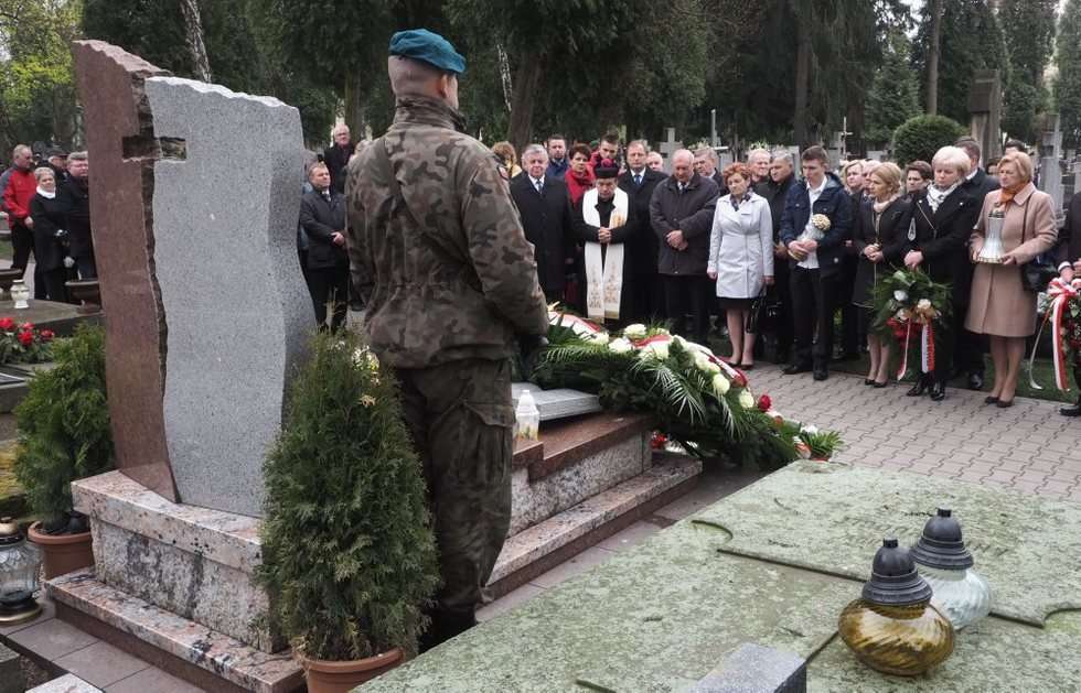  Uroczystość przy grobie Edwarda Wojtasa (zdjęcie 12) - Autor: Wojciech Nieśpiałowski