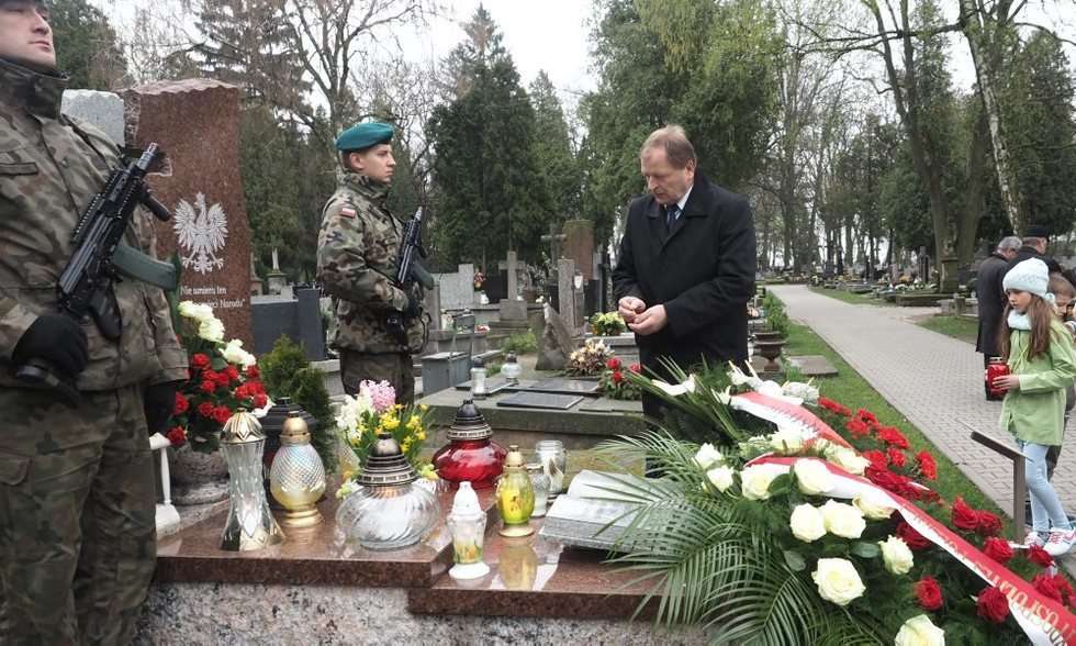  Uroczystość przy grobie Edwarda Wojtasa (zdjęcie 7) - Autor: Wojciech Nieśpiałowski