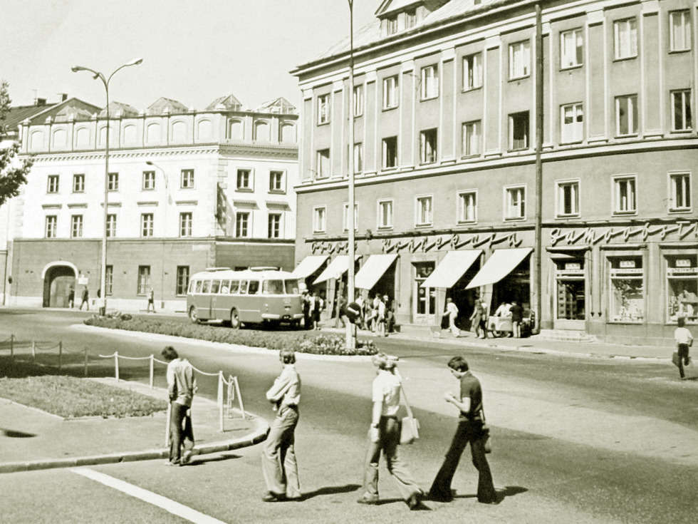  <p>Budynek LSS Społem (plac Wolności 1) arch.&nbsp;</p>
<p>Tadeusz Witkowski</p>
<p>&nbsp;</p>