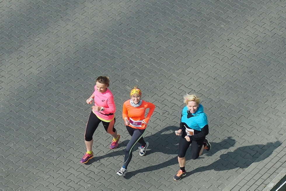 Maraton w Galerii Handlowej Olimp:uczestnicy sztafety przebiegli 42 kilometry i 159 metrów (zdjęcie 11) - Autor: Maciej Kaczanowski