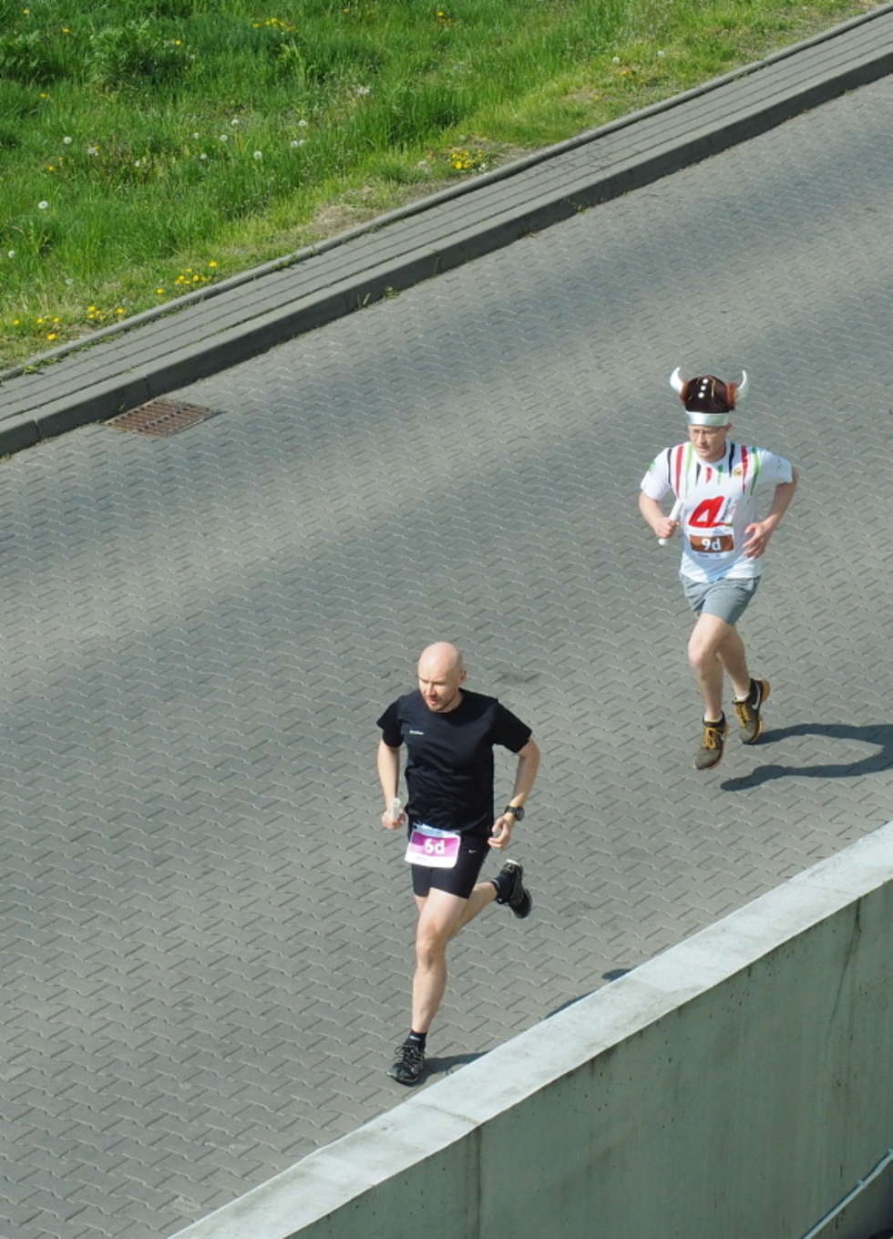  Maraton w Galerii Handlowej Olimp:uczestnicy sztafety przebiegli 42 kilometry i 159 metrów (zdjęcie 2) - Autor: Maciej Kaczanowski