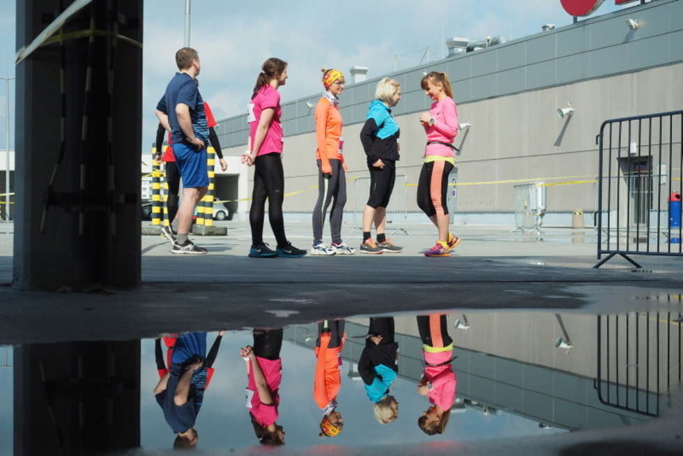  Maraton w Galerii Handlowej Olimp:uczestnicy sztafety przebiegli 42 kilometry i 159 metrów (zdjęcie 10) - Autor: Maciej Kaczanowski