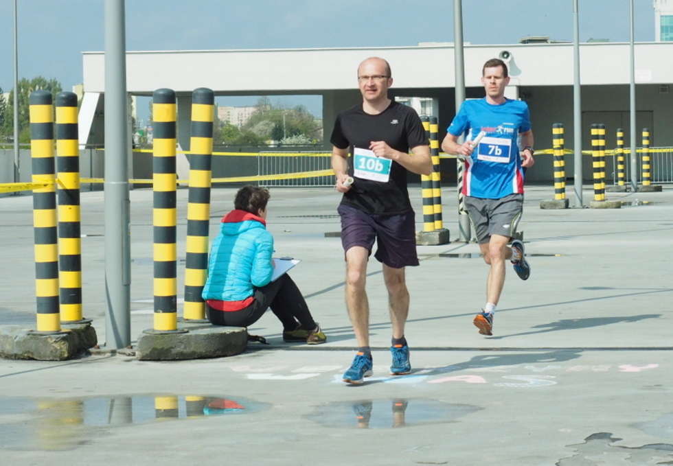  Maraton w Galerii Handlowej Olimp:uczestnicy sztafety przebiegli 42 kilometry i 159 metrów (zdjęcie 18) - Autor: Maciej Kaczanowski
