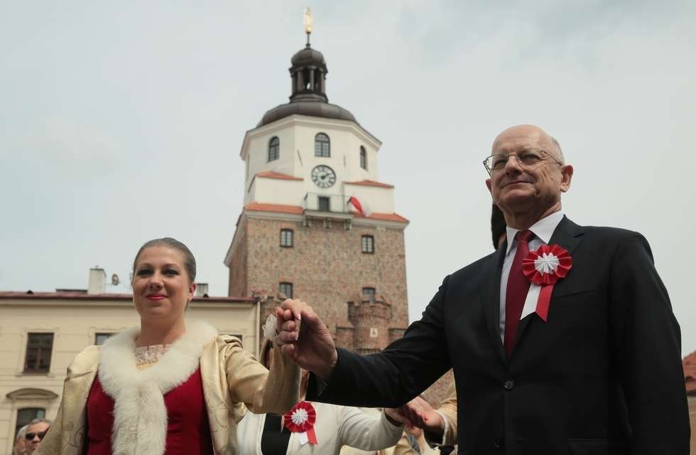  Obchody 3 Maja w Lublinie. Mieszkańcy zatańczyli poloneza (zdjęcie 18) - Autor: Wojciech Nieśpiałowski