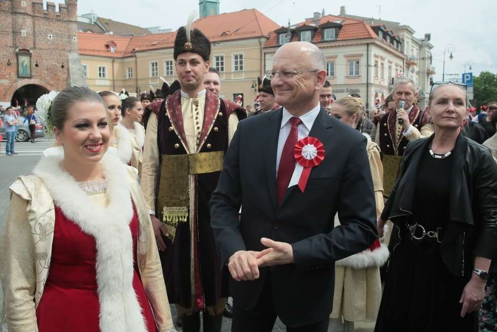  Obchody 3 Maja w Lublinie. Mieszkańcy zatańczyli poloneza (zdjęcie 17) - Autor: Wojciech Nieśpiałowski