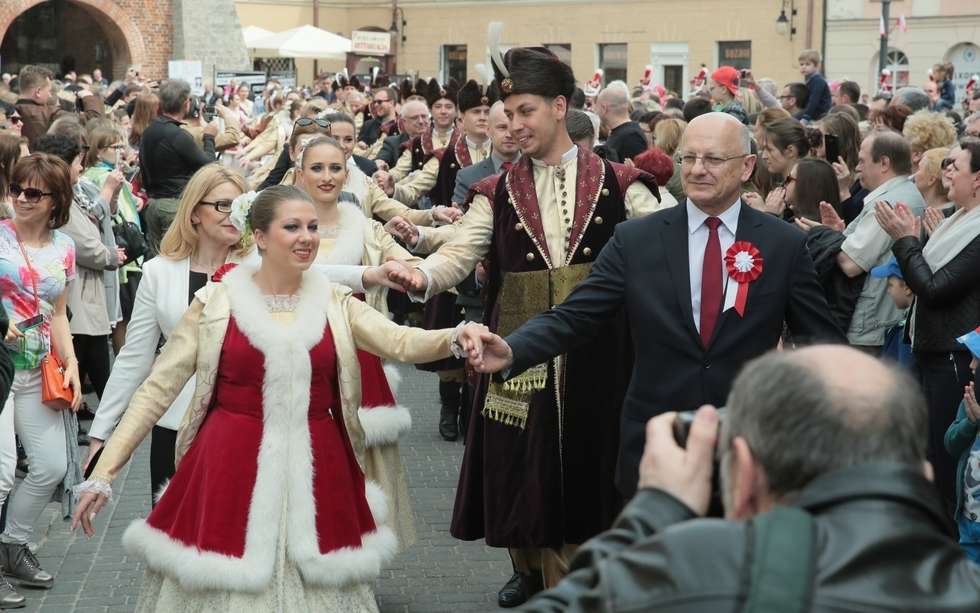  Obchody 3 Maja w Lublinie. Mieszkańcy zatańczyli poloneza (zdjęcie 10) - Autor: Wojciech Nieśpiałowski