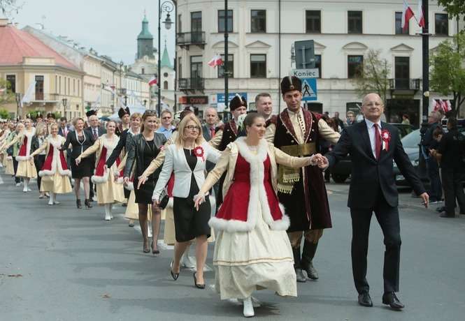Obchody 3 Maja w Lublinie. Mieszkańcy zatańczyli poloneza - Autor: Wojciech Nieśpiałowski