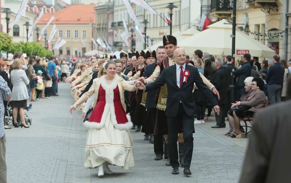  Obchody 3 Maja w Lublinie. Mieszkańcy zatańczyli poloneza (zdjęcie 8) - Autor: Wojciech Nieśpiałowski