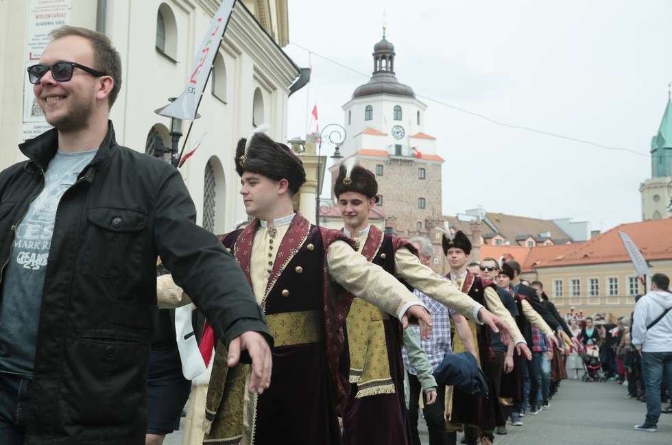  Obchody 3 Maja w Lublinie. Mieszkańcy zatańczyli poloneza (zdjęcie 6) - Autor: Wojciech Nieśpiałowski
